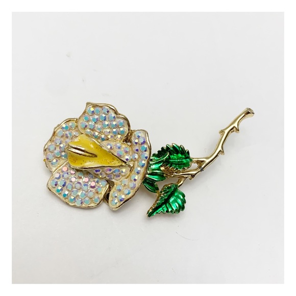 Vintage enamel rose brooch with aurora borealis rhinestone petals - Picture 7 of 11